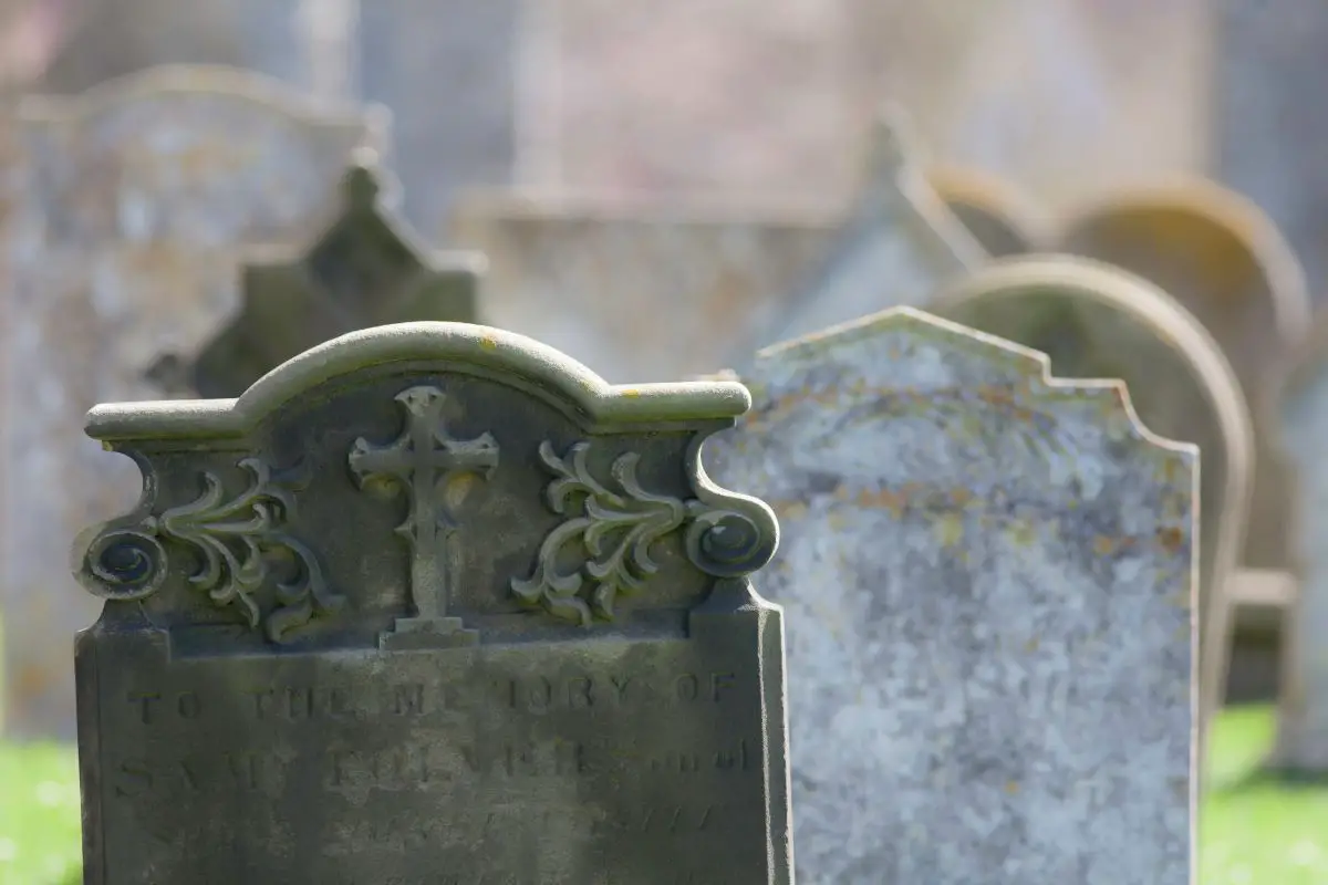 Best Cleaner For Granite Headstone (What Do You Need For Headstone