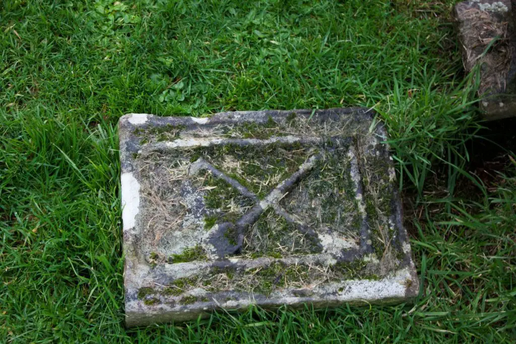 How To Clean A Flat Grave Marker (Cemetery Gravestone Cleaning)