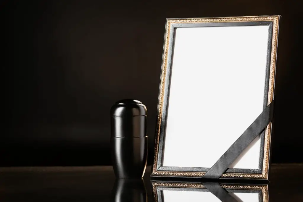 Can You Put Ashes in a Headstone? (How To Put Ashes In A Monument)