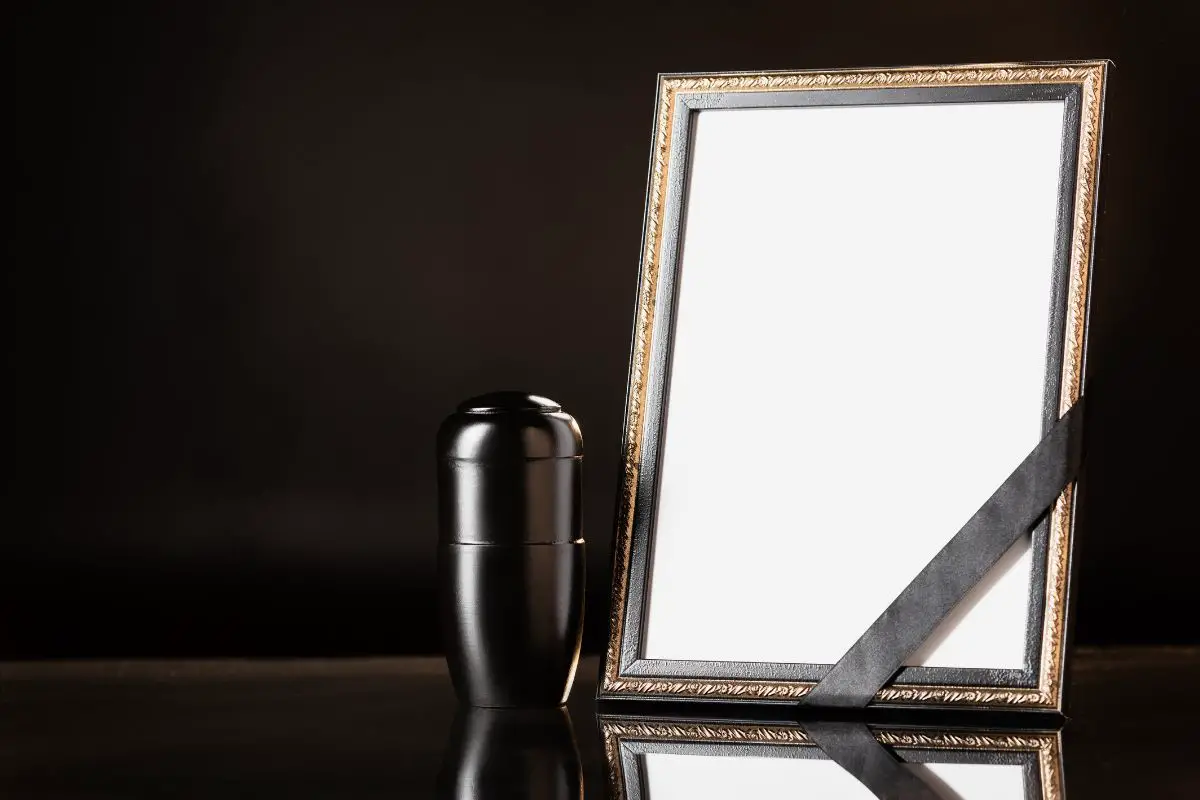 Can You Put Ashes in a Headstone? (How To Put Ashes In A Monument)