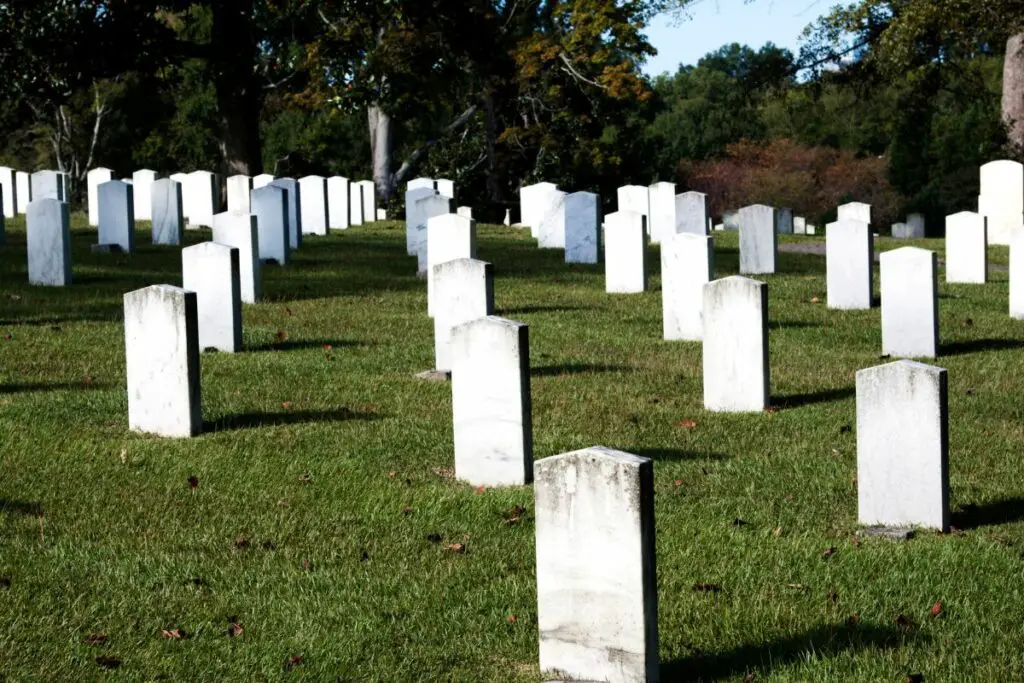 The Best Way To Clean A White Headstone (Step-by-Step Gravestone ...